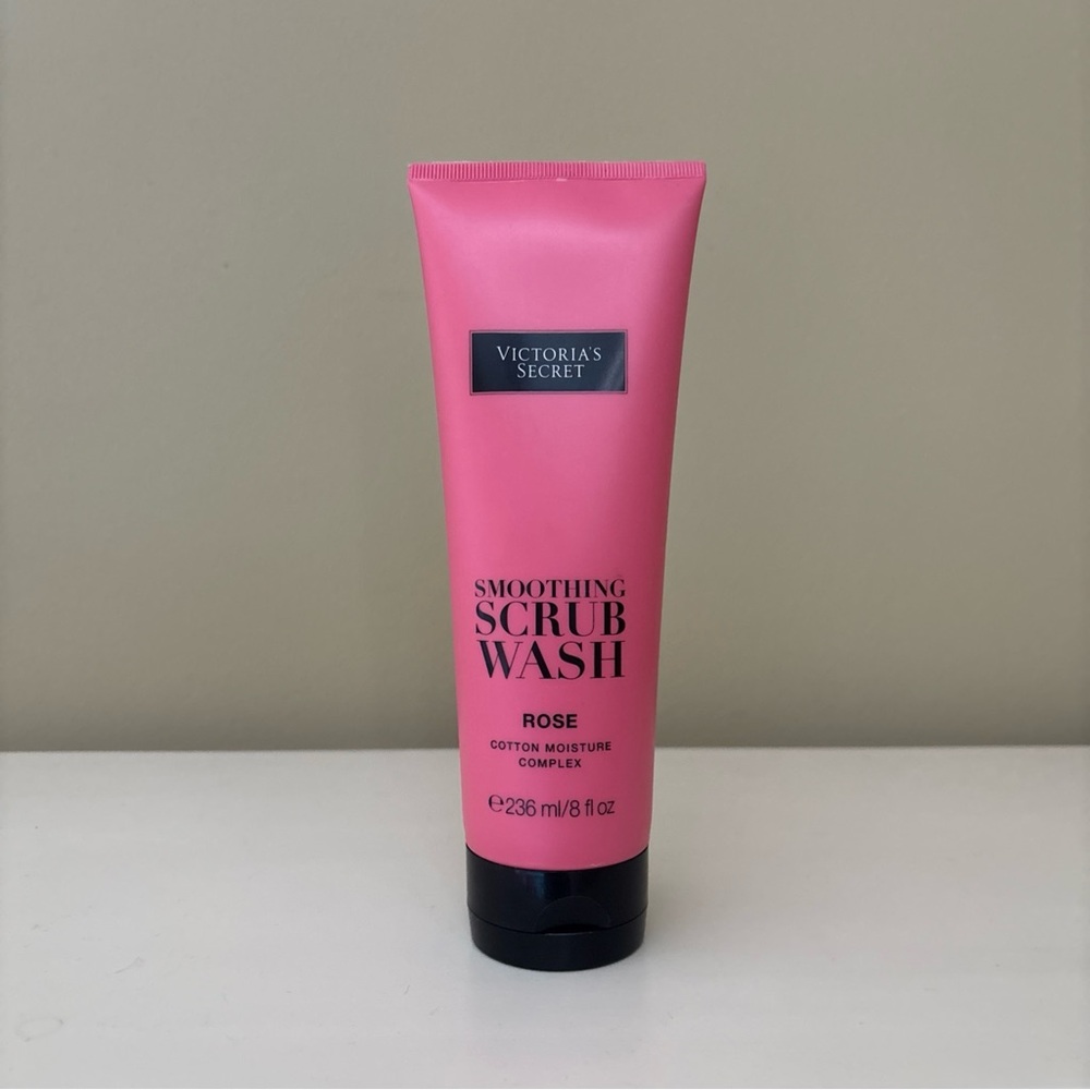 Victoria’s Secret Smoothing Scrub Wash Rose